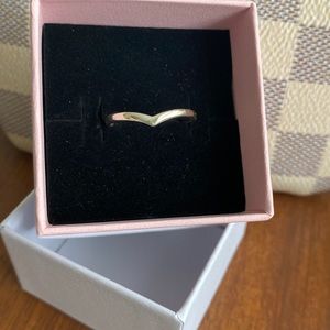Sterling silver, chevron style ring